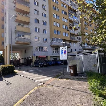 2 Room Apartment, Near Oc Galeria, Petrzalka Bratislava Esterno foto