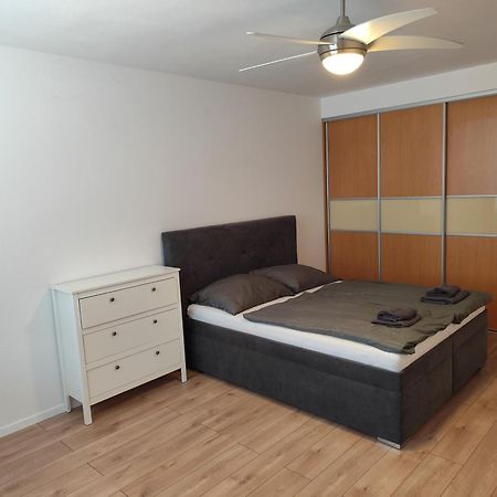 2 Room Apartment, Near Oc Galeria, Petrzalka Bratislava Esterno foto