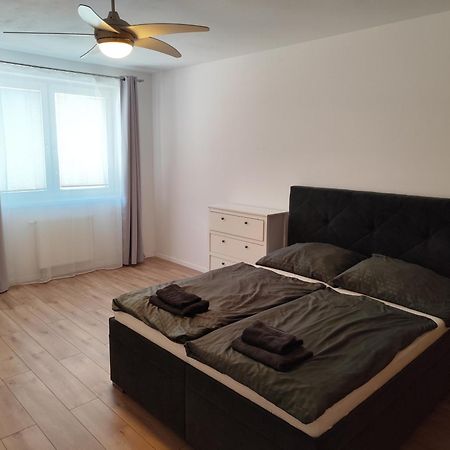 2 Room Apartment, Near Oc Galeria, Petrzalka Bratislava Esterno foto