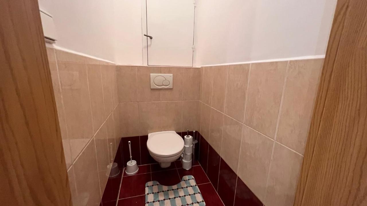 2 Room Apartment, Near Oc Galeria, Petrzalka Bratislava Esterno foto