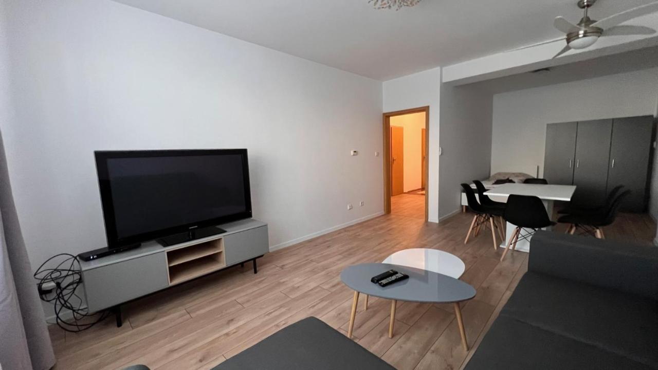 2 Room Apartment, Near Oc Galeria, Petrzalka Bratislava Esterno foto