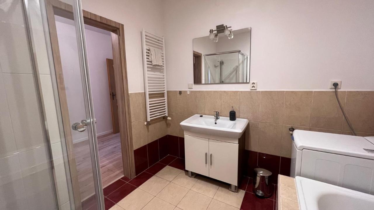 2 Room Apartment, Near Oc Galeria, Petrzalka Bratislava Esterno foto