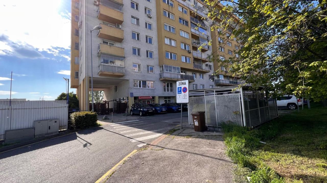 2 Room Apartment, Near Oc Galeria, Petrzalka Bratislava Esterno foto